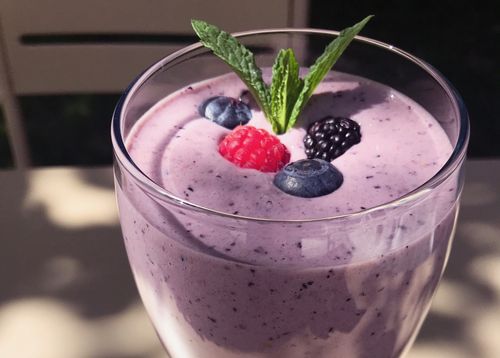 Sommerlicher Beeren-Eiweiß-Shake - mammaLuv Sommerlicher Beeren-Eiweiß-Shake - mammaLuv